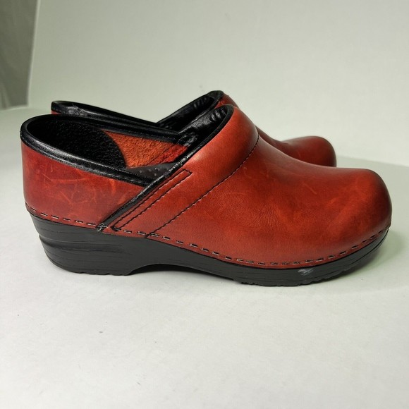 Dansko Red Leather Professional Comfort Mule Slip On Clogs Size 37 / 7 - Picture 5 of 10